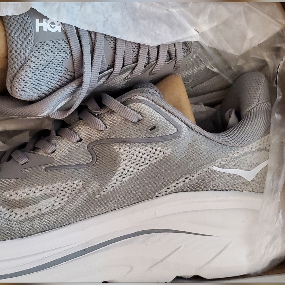 New HOKA Men's Sneakers in Gray and White Clifton 10 Men's Size 11 NWT, NIB - Picture 5 of 8